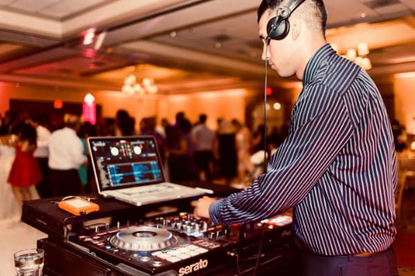 DJ 33